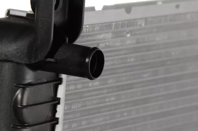 Radiator - GM (15841572) - view 11