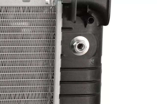 Radiator - GM (15841572) - view 9