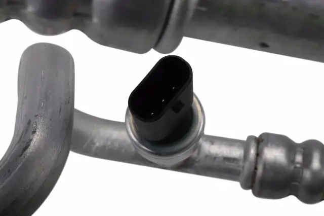 Air Conditioning Compressor and Condenser Hose - GM (84911259)