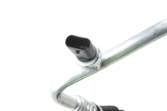 A/C Compressor and Condenser Hose - ACDelco (84984613) - view 3